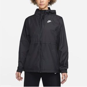 Nike Sportswear Essential Repel Jacket